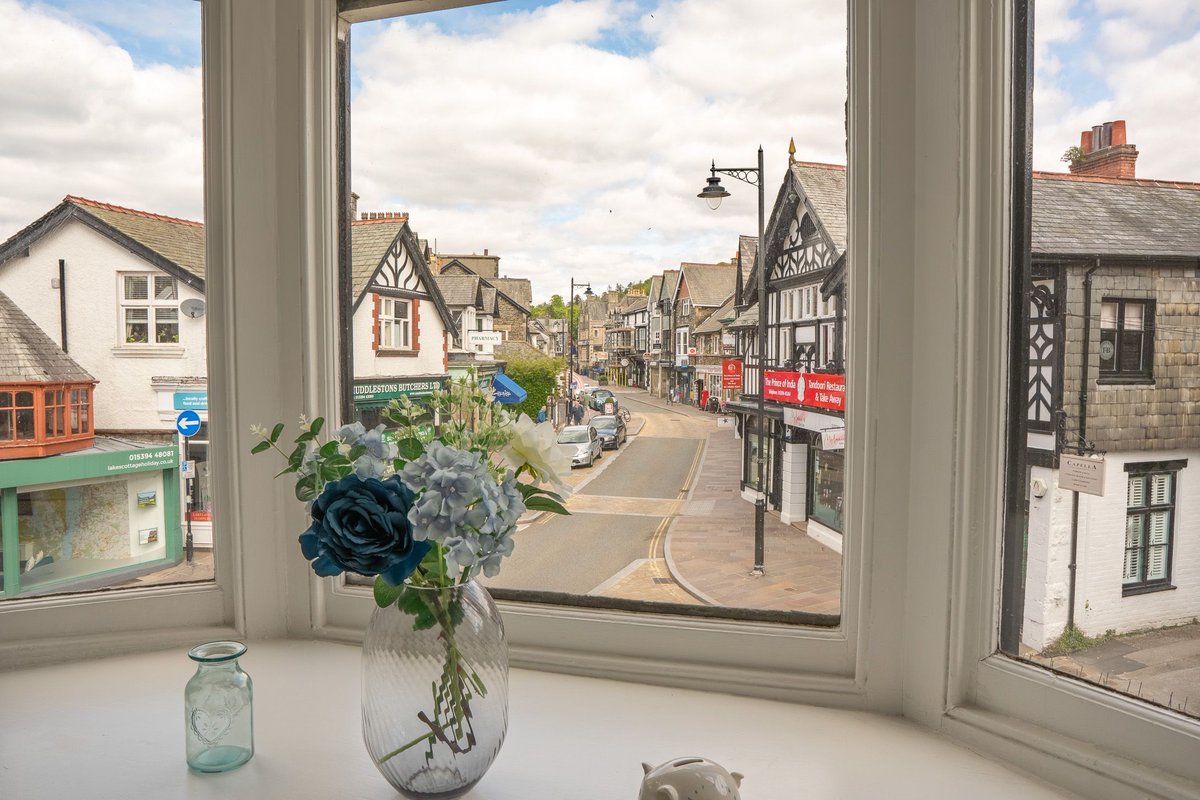 HerdyCottages's tweet photo. 🐇 Peter Rabbits Burrow 
Beautiful Modern Apartment, sleeps four come &amp; stay with us this Autumn in the centre of Windermere🐇

https://t.co/QEgqIndUHI

#windermere #lakewindermere #peterrabbit #beatrixpotter #weekendbreak #weekendgetaway #romanticbreak #couplesgetaway https://t.co/lWz55MO3Sg