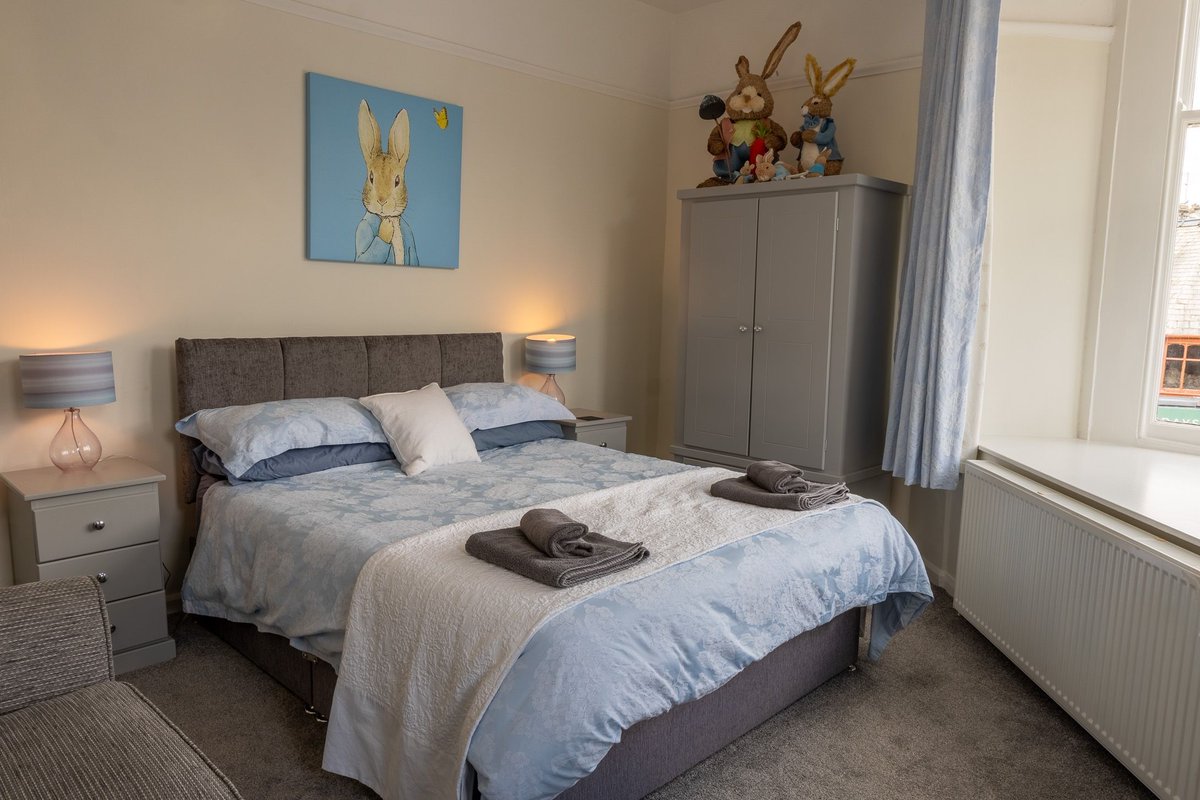 HerdyCottages's tweet photo. 🐇 Peter Rabbits Burrow 
Beautiful Modern Apartment, sleeps four come &amp; stay with us this Autumn in the centre of Windermere🐇

https://t.co/QEgqIndUHI

#windermere #lakewindermere #peterrabbit #beatrixpotter #weekendbreak #weekendgetaway #romanticbreak #couplesgetaway https://t.co/lWz55MO3Sg