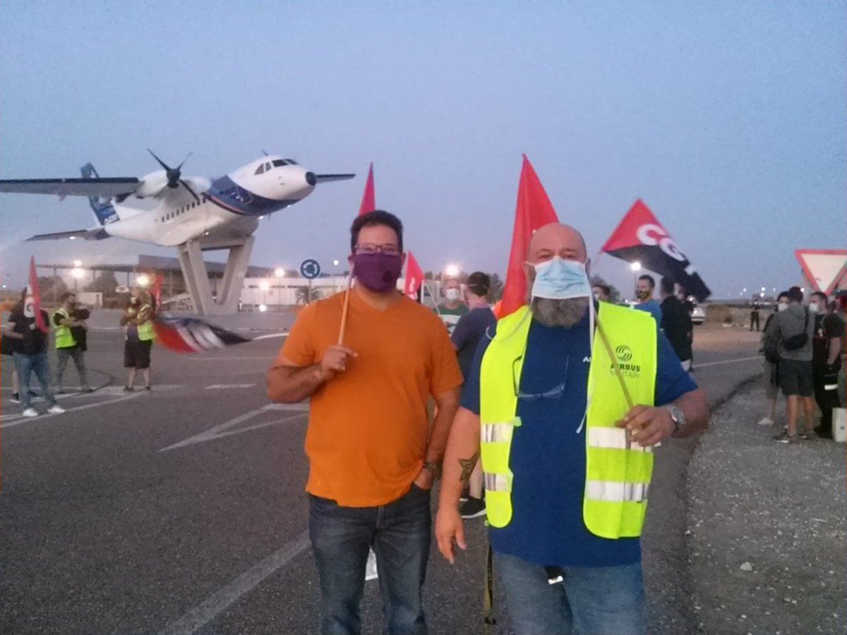 EponillaDudosa's tweet photo. Piketes esta mañana en la #huelgaairbus de hoy #23julio.
¡Sector aeronáutico en lucha!
#despidoszero #CGTtusindicato
@CGTSevilla @CGT_A @CgtSanpablo @CGTAirbusCadiz @CGTairbusDSTlse https://t.co/menm0gZD4N https://t.co/6GsbUdWWRt