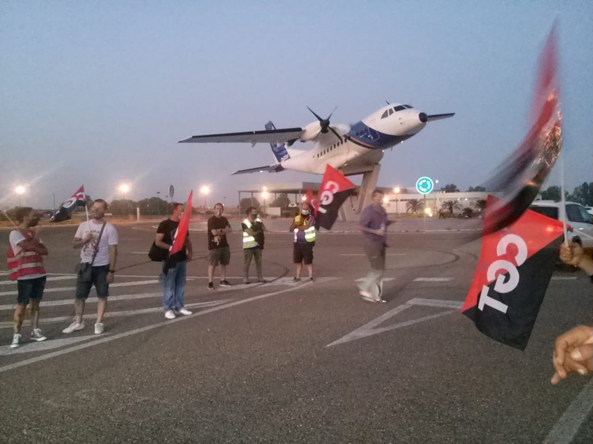 EponillaDudosa's tweet photo. Piketes esta mañana en la #huelgaairbus de hoy #23julio.
¡Sector aeronáutico en lucha!
#despidoszero #CGTtusindicato
@CGTSevilla @CGT_A @CgtSanpablo @CGTAirbusCadiz @CGTairbusDSTlse https://t.co/menm0gZD4N https://t.co/6GsbUdWWRt