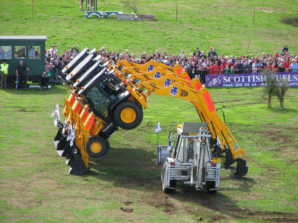 GlendaleShow's tweet photo. ‘Digging’ out some old photos😉. Can anyone guess the year? #DancingDiggers #ThrowbackThursday https://t.co/USu7nwvk5f