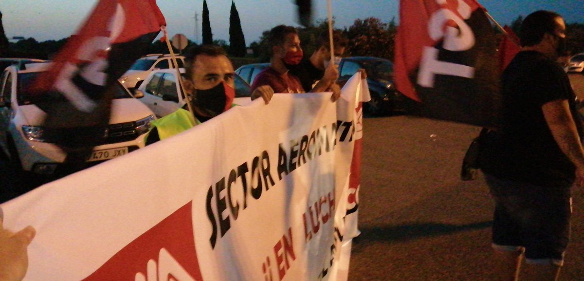 EponillaDudosa's tweet photo. Piketes esta mañana en la #huelgaairbus de hoy #23julio.
¡Sector aeronáutico en lucha!
#despidoszero #CGTtusindicato
@CGTSevilla @CGT_A @CgtSanpablo @CGTAirbusCadiz @CGTairbusDSTlse https://t.co/menm0gZD4N https://t.co/6GsbUdWWRt