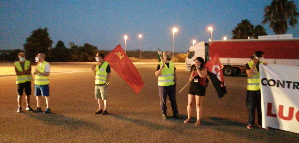 EponillaDudosa's tweet photo. Piketes esta mañana en la #huelgaairbus de hoy #23julio.
¡Sector aeronáutico en lucha!
#despidoszero #CGTtusindicato
@CGTSevilla @CGT_A @CgtSanpablo @CGTAirbusCadiz @CGTairbusDSTlse https://t.co/menm0gZD4N https://t.co/6GsbUdWWRt