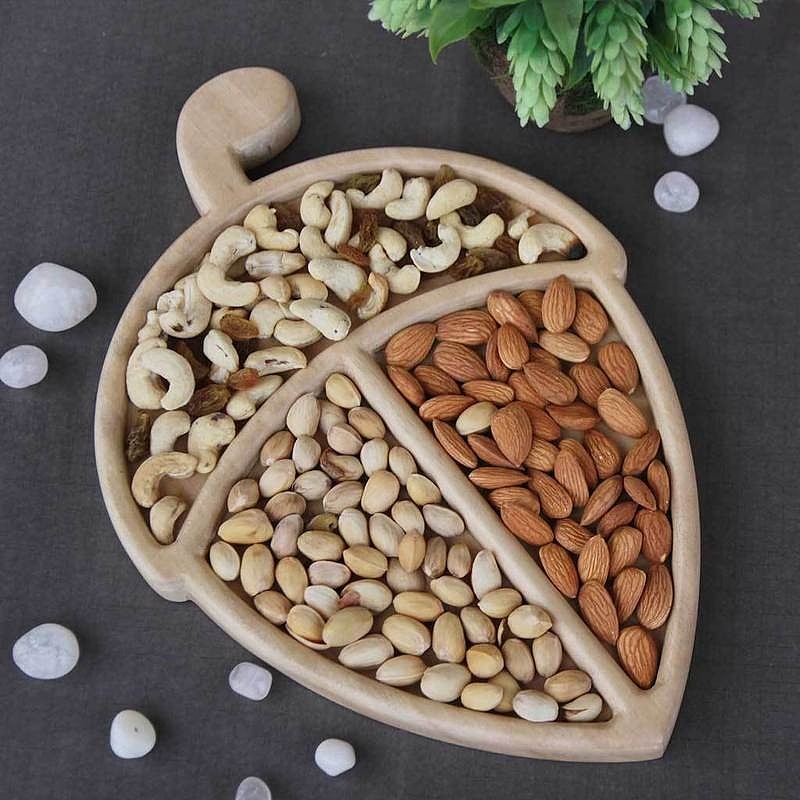 woodgeekstore's tweet photo. A beautiful chestnut shaped multipurpose nuts and dry fruits tray containing all your favourite nuts and dry fruits.
.
.
.
.
.
#woodgeek #woodgeekstore #woodentray #traydecor #tray #dryfruittray #nutstray #homedecor #woodenhomedecor #kitchenaccessories #woodenkitchenware https://t.co/IF495AuAnD