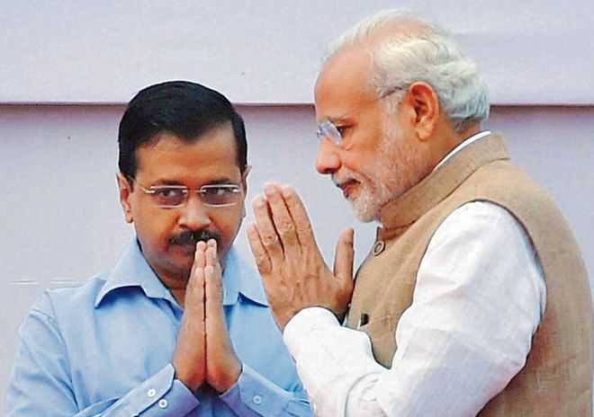 RoflGandhi_'s tweet photo. ये चश्मे वाला जो हाथ जोड़े खड़ा है https://t.co/MYomHg3wi1