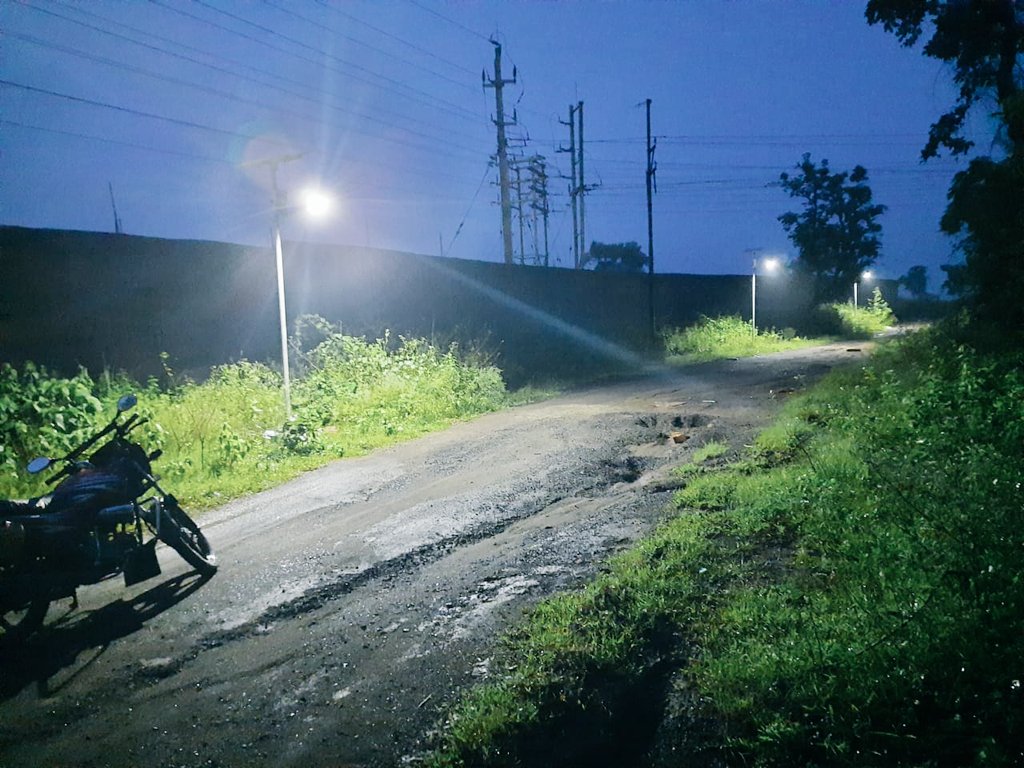 SuPriyoBabul's tweet photo. আমার সংসদীয় ক্ষেত্রে, জামুড়িয়ার বাহাদুরপুরে নীল নির্জন শ্মশানঘাটে 13 টি  সৌরবিদ্যুৎচালিত আলোক স্তম্ভ স্থাপন করতে পেরে খুবই আনন্দিত বোধ করছি | সি.এস.আর তহবিলের মাধ্যমে এই কাজটি করতে আমাকে সাহায্য করার জন্য ই.সি.এল -কে আমার আন্তরিক ধন্যবাদ।
#মানুষের_টাকায়_মানুষের_কাজ https://t.co/zmrcsEggo3