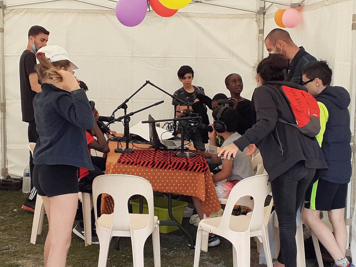 de_francas's tweet photo. Ils ont des choses à nous dire.. En direct de radio francas #villedelille Barnum voyage quartiers Lillois été 2020 https://t.co/JUUvFsvUpm