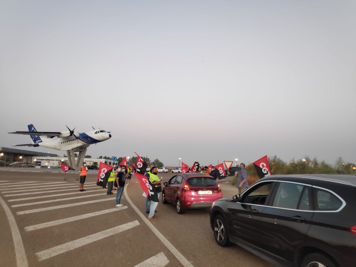 CGTSevilla's tweet photo. Empresas aeronáuticas con beneficios millonarios quieren despedir a cientos de trabajadorxs para obtener más y más beneficios, pero no lo vamos a permitir!! #laluchasirve #DespidosZero https://t.co/I8Ddvya1sE