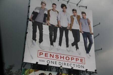 hbwstarlitnight's tweet photo. say "#10YearsOfOneDirection" if you want this back! https://t.co/v4G5272UB9