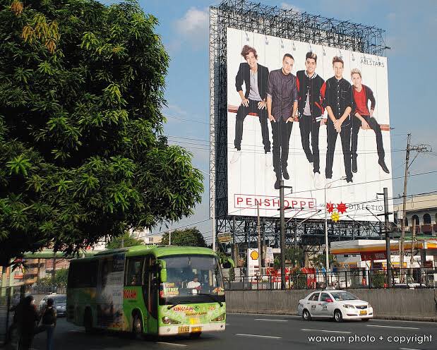 hbwstarlitnight's tweet photo. say "#10YearsOfOneDirection" if you want this back! https://t.co/v4G5272UB9