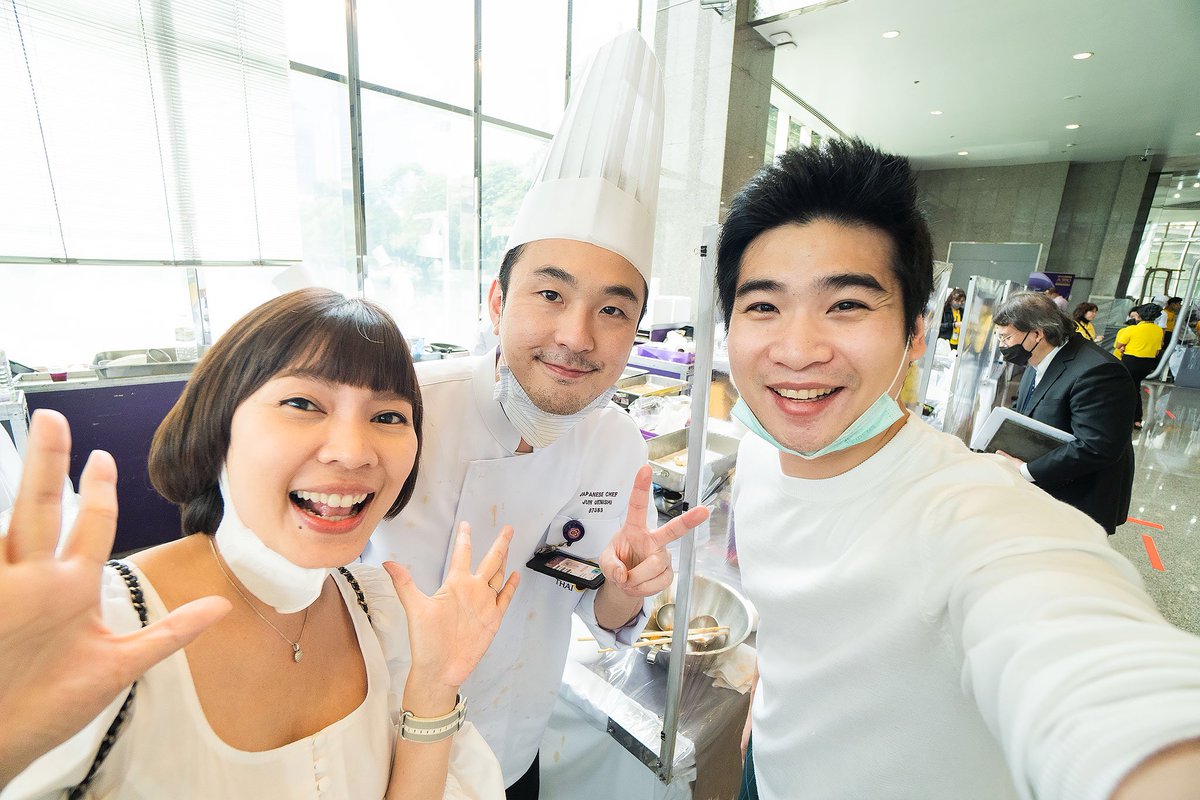 PeteUdom's tweet photo. อร่อยล้นฟ้า ไม่ต้องบินก็ฟินได้ เชฟญี่ปุ่นลุยเอง https://t.co/b2LZtHmNcs https://t.co/GKLVN0joNk