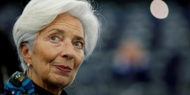 "Diriger, c'est inspirer. Il s'agit d'être à la fois responsable et redevable.Il s'agit aussi de se soucier des autres. Je pense que la dimension de la bienveillance est quelque chose qu'elles ont réussi à bien exprimer"

<a href="/Lagarde/">Christine Lagarde</a> 👌rend hommage aux femmes dirigeantes