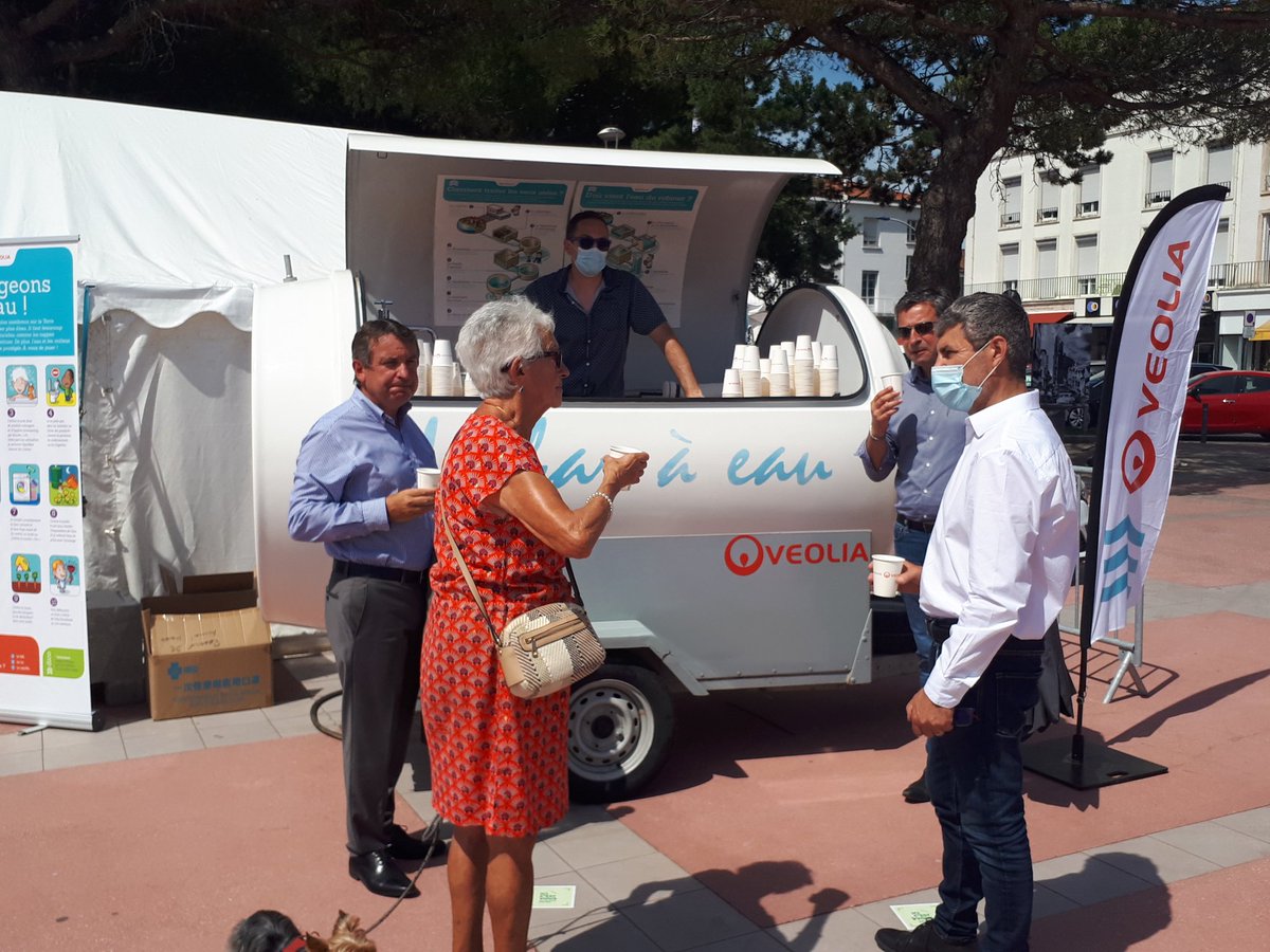 DelcrosAnne's tweet photo. Beau succès pour les animations pédagogiques et ludiques proposées par @Veolia_FR syndicat #eau17 ville de #royan 🌞
Tous concernés, petits et grands, par la protection de ce bien si précieux : l' #eau 💧! sauvons notre  #planete #ecologie https://t.co/3h3YU3dBgY