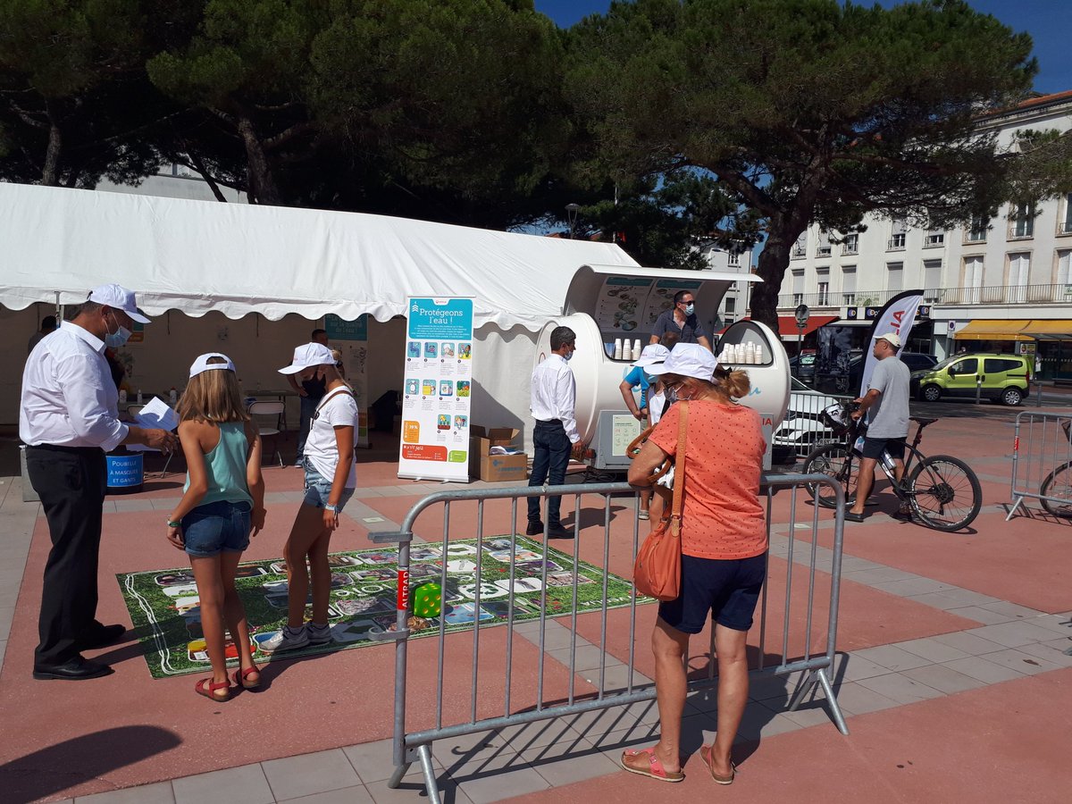 DelcrosAnne's tweet photo. Beau succès pour les animations pédagogiques et ludiques proposées par @Veolia_FR syndicat #eau17 ville de #royan 🌞
Tous concernés, petits et grands, par la protection de ce bien si précieux : l' #eau 💧! sauvons notre  #planete #ecologie https://t.co/3h3YU3dBgY