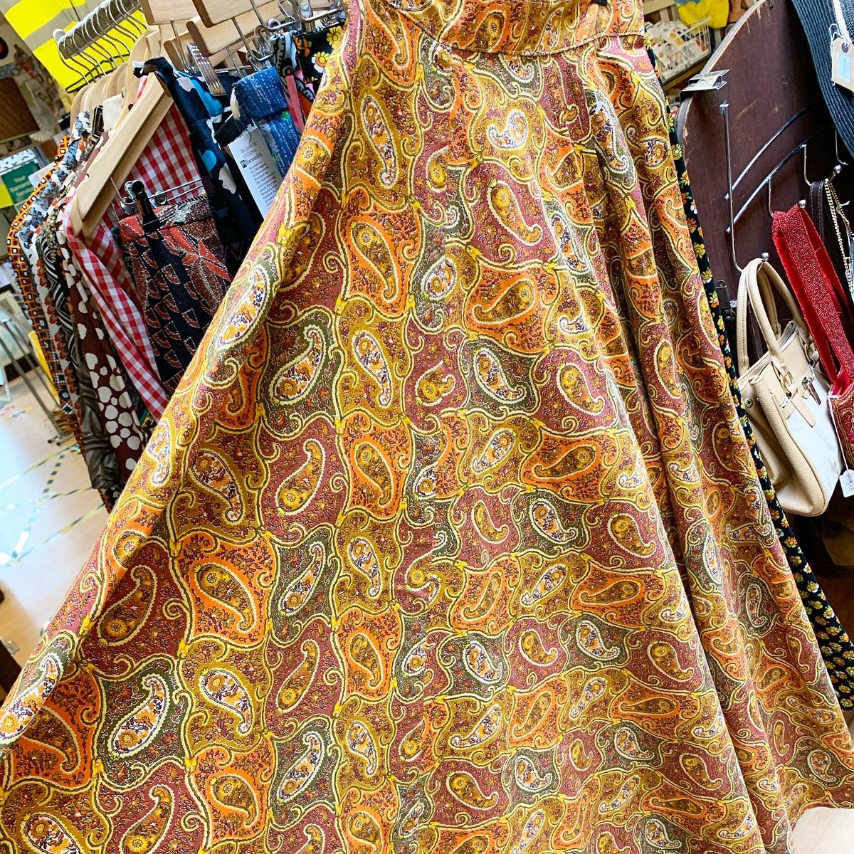 vintagecheadle's tweet photo. ⚡️#1970s #maxiskirts £10 #sustainablefashion #vintage #charityshop ⚡️ https://t.co/MlBPJ3RgHX