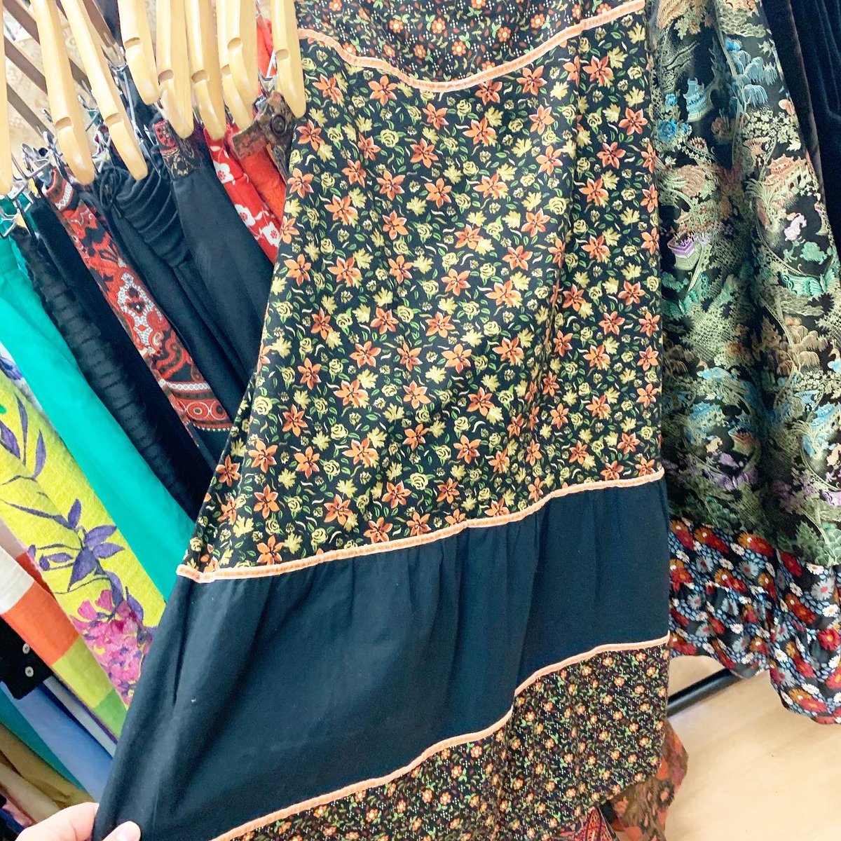 vintagecheadle's tweet photo. ⚡️#1970s #maxiskirts £10 #sustainablefashion #vintage #charityshop ⚡️ https://t.co/MlBPJ3RgHX