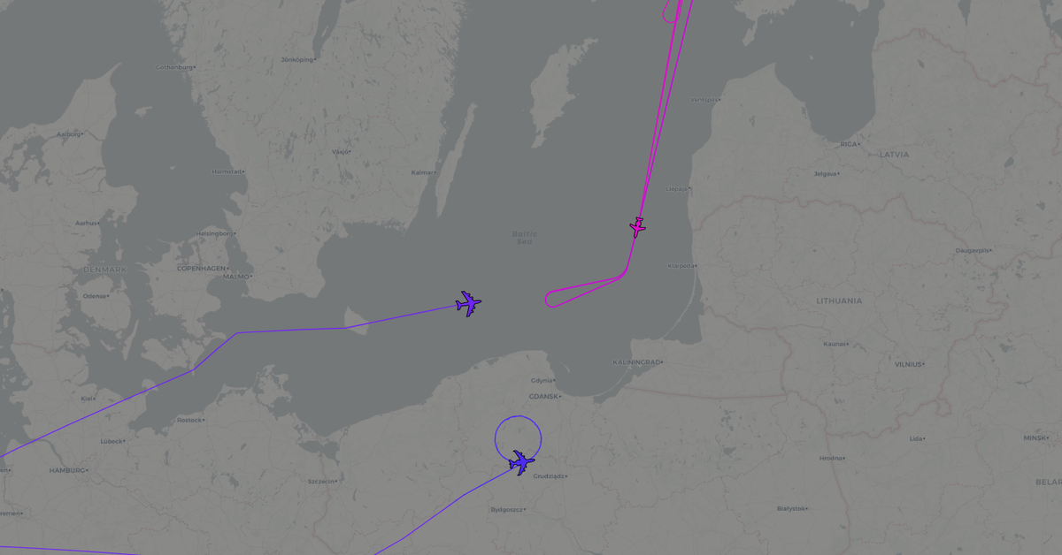 Archer83Able's tweet photo. Baltic Sea/Kaliningrad surveillance:

🇬🇧 #RAF Boeing RC-135W Rivet Joint RRR7255/ZZ666

🇬🇧 #RAF Boeing Sentry AEW.1 NATO31/ZH106

🇸🇪 #SRAF Gulfstream S102B Korpen SVF622/102002 https://t.co/XvfZbRxOxE