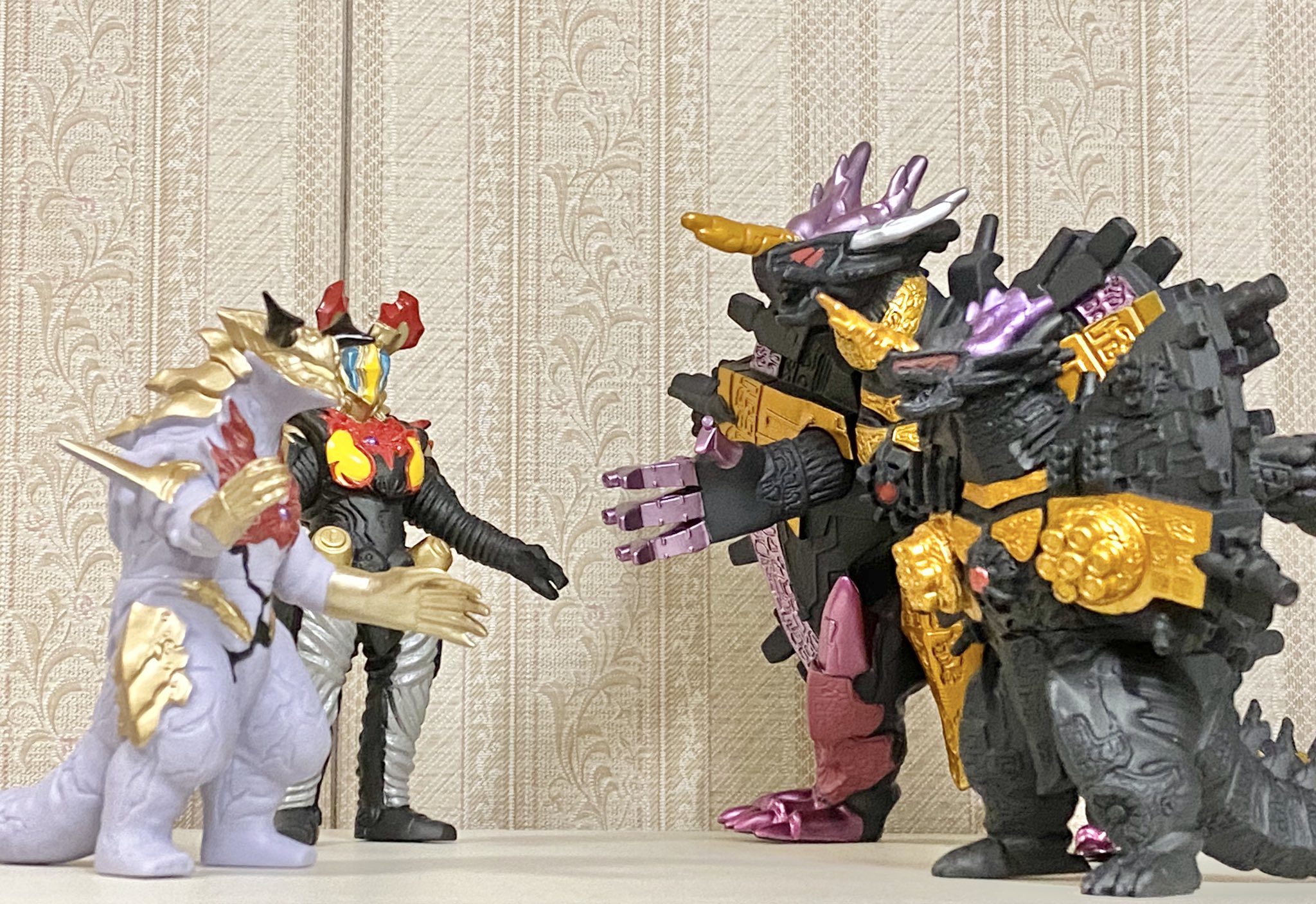 ウルトラ怪獣ソフビ　リペイントまとめ売り　デアボリック、ギルバリスなど Amazon.co.jp: ウルトラ怪獣DX ギルバリス : おもちゃ