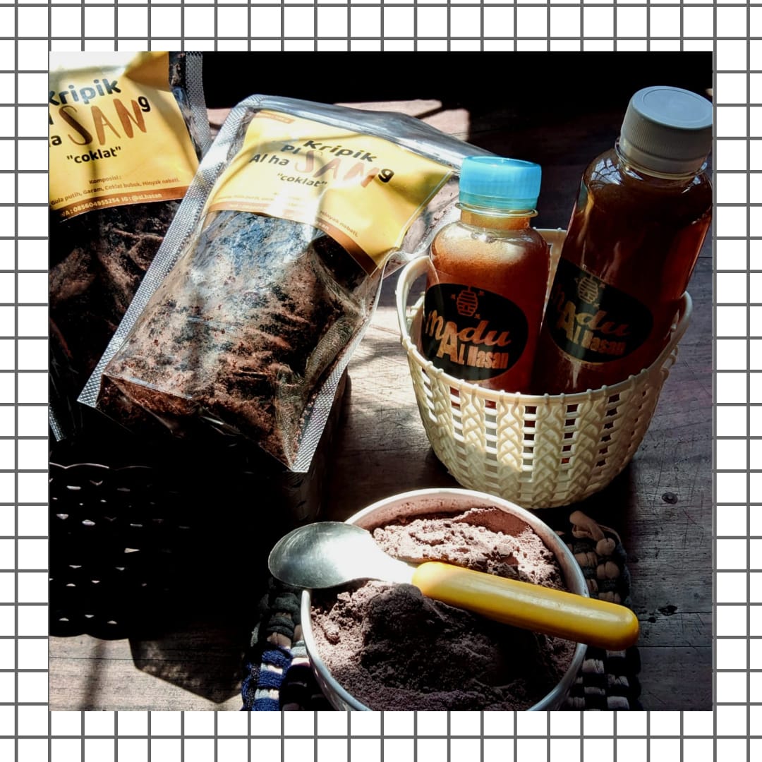 CoklatKripik's tweet photo. Twitter please do your magic 💎

Jadi aku tu jualan kripik pisang coklat lho 🤗, dan ini tu produk sendiri, kripiknya tu renyah trus coklatnya juga tebel dan nagih banget, jadi pasti pada ketagihan 😊
Barangkali ada temen-temen Twitter mau beli kripiknya bisa langsung ke aku 😊 https://t.co/VmeABIR1g9