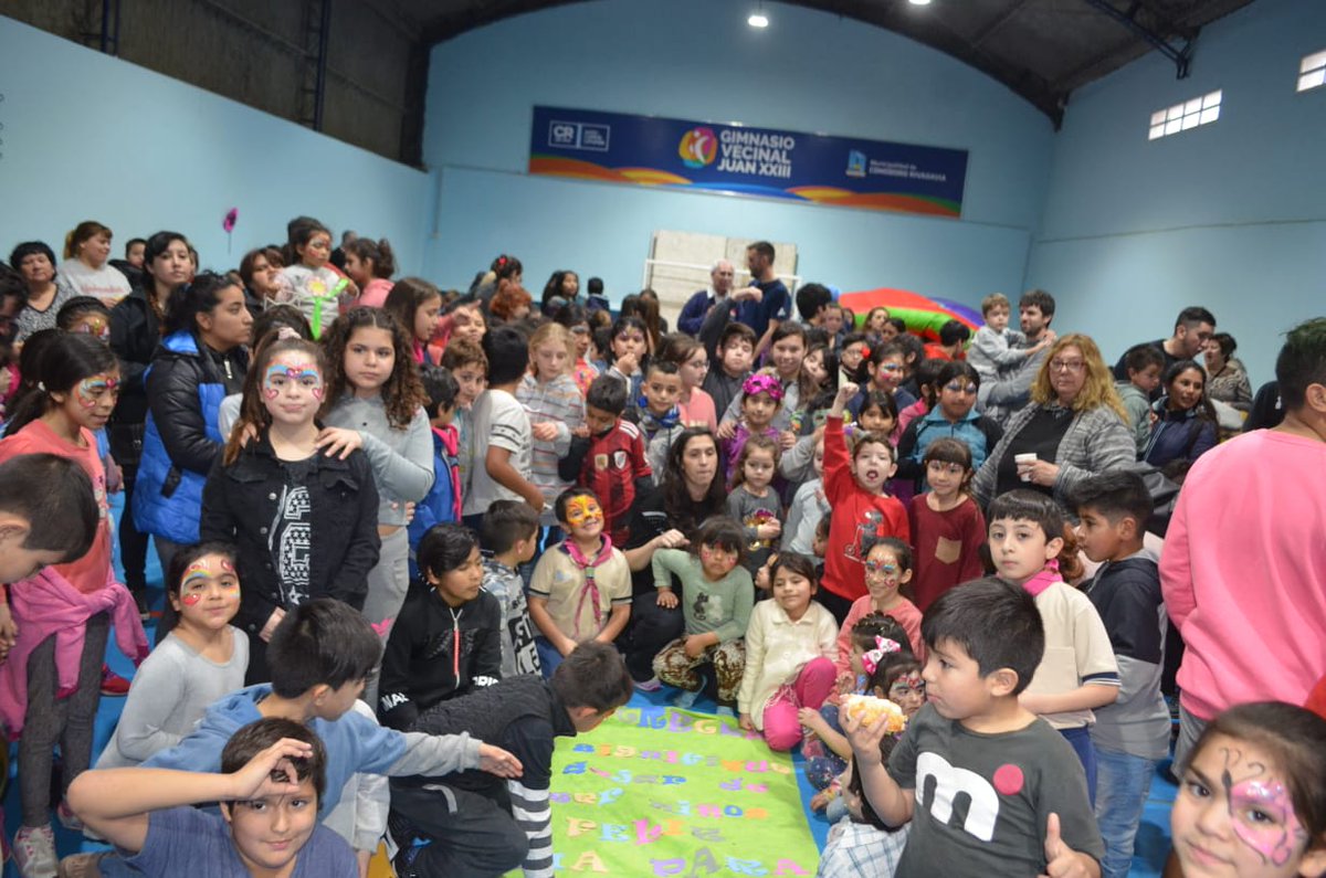 vicbonz's tweet photo. #JuanXXIII 49 años del barrio en el que nací y tambien el aniversario de nuestra vecinal. Un barrio de gente a la que a pesar de todo lo que nos pasó, intenta como puede salir adelante. Feliz día vecinos!!!! https://t.co/YBG0QclJwN