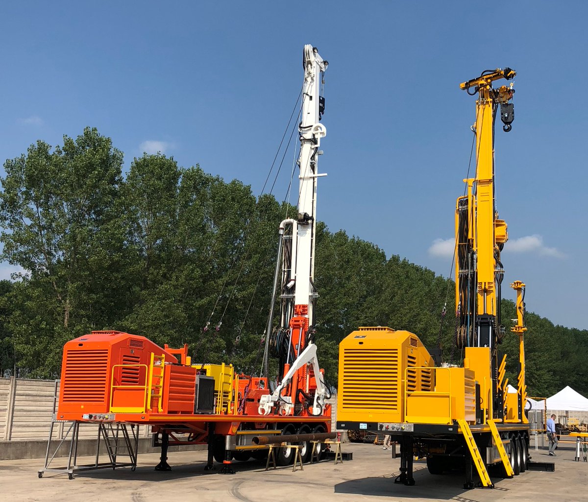 Twins !! Two Fraste FS 500's alongside each other, sat in the Italian sunshine. For more information about Fraste and Sonic Rigs. d.nevey@efrigs.co.uk

#eijkelkampfrasteuk #fraste #eijkelkamp #drillingrig #drilling #sonic #sonicdrilling #geothermal #geotechnical #waterwell