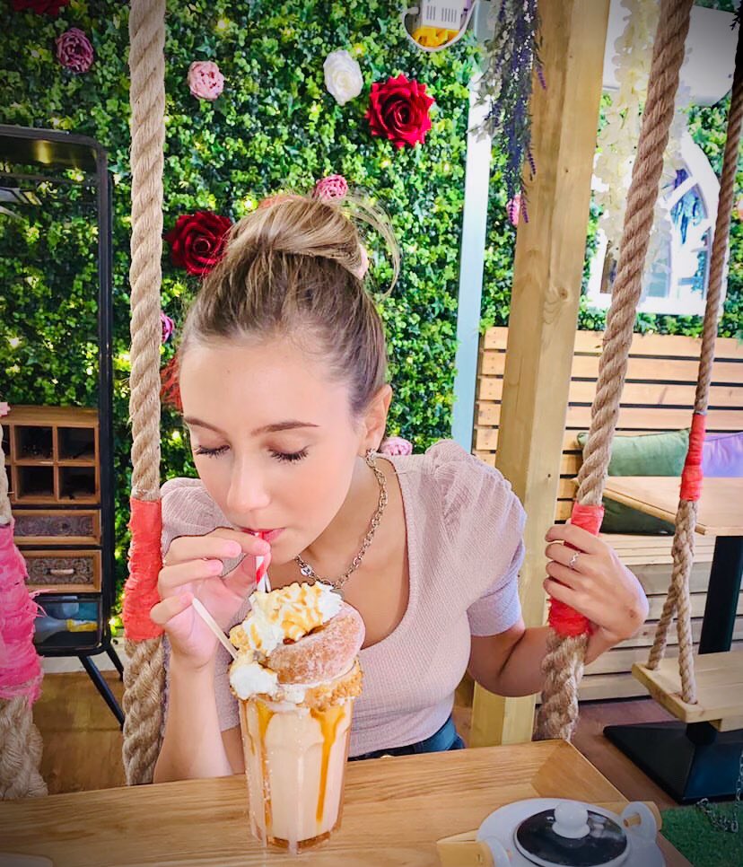 plush_cafe's tweet photo. The beautiful @ sophia.bannerx enjoying a โDonut Pop Me Nowโ ๐ฉ๐ฟ๐ฅค Freakshake! ๐บ
Weโre loving all your gorgeous photos! Keep on tagging us! ๐ธ
#PlushCafe #PlushBabe #York #OnlyInYork Visit York https://t.co/P5IRia1baa