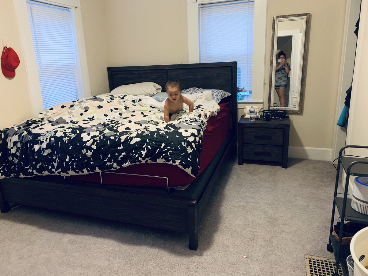 baileemaee's tweet photo. New king sized bed..... ok 👍🏼 https://t.co/LMIOHHd9wj
