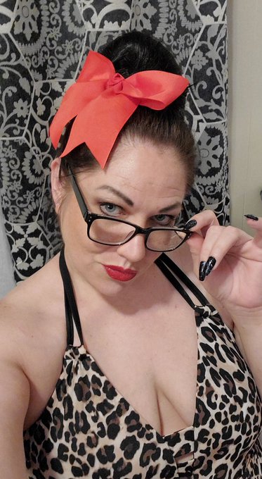 Happy Thursday Everyone 😘 https://t.co/4d8zlG1dxM<a href="/tag/mvsales"class="tags"><span>#mvsales</span></a>