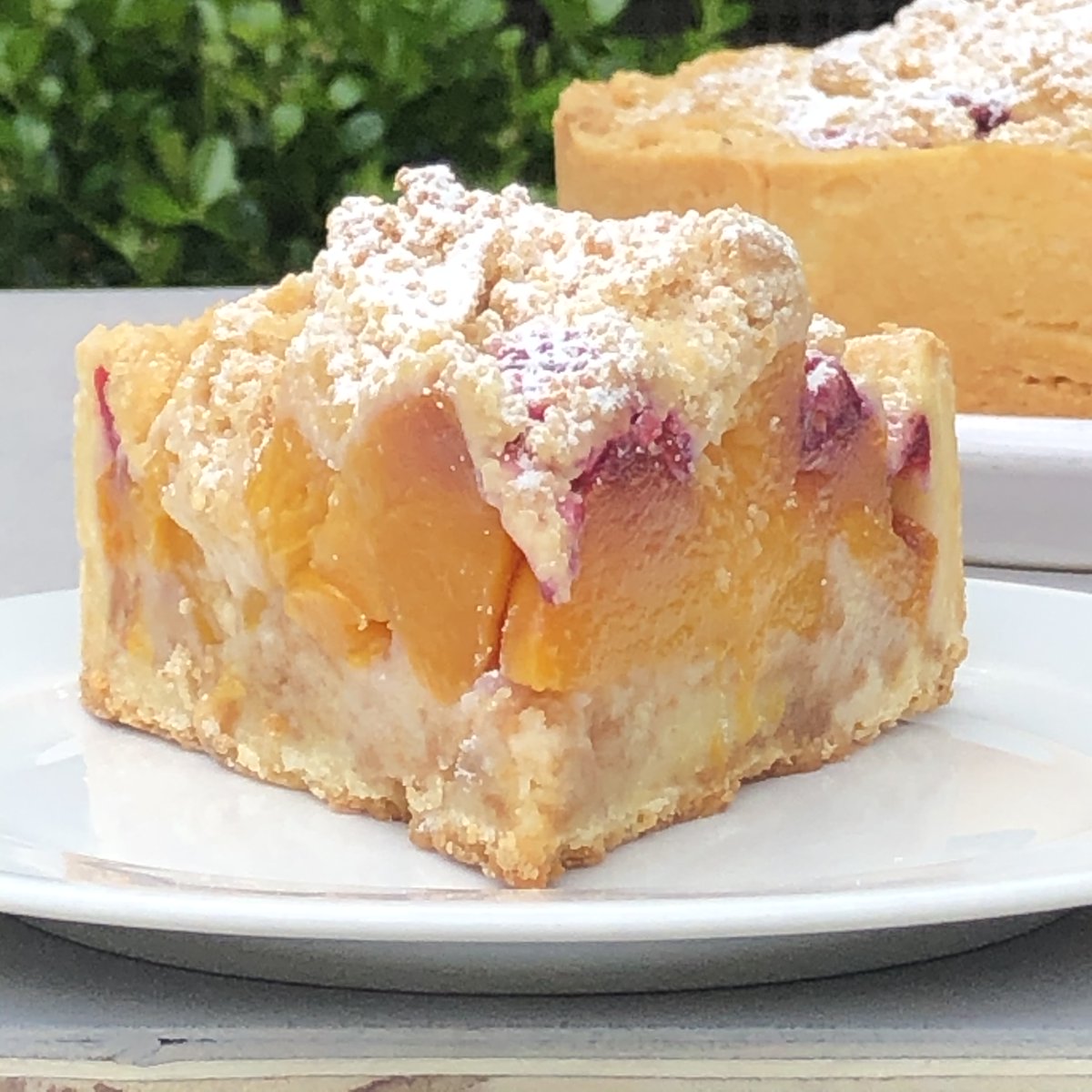 konditorcakes's tweet photo. A slice of summer freshness our Peach and Raspberry Crumble is just what you need for the weekend . Now available online or in store. Delivery is just £4.95 for most London postcodes !! #peachandraspberry #konditorcakes #joythroughcake https://t.co/lG6Ej09ksC