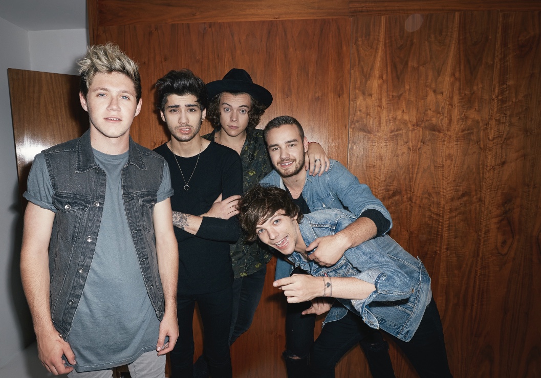 INTSonyMusicJP's tweet photo. 🎬#1D10周年 記念ビデオ🎬  

 #ワン・ダイレクション の結成10周年を記念するアニバーサリービデオ #10YearsOfOneDirection が今晩7/23 24時に公開予定✨

ここからスタンバイしてね！
⏰7/23　24時
🎥https://t.co/UTb1EUoViv

#10YEARSOF1D https://t.co/PO8EGbBXHG