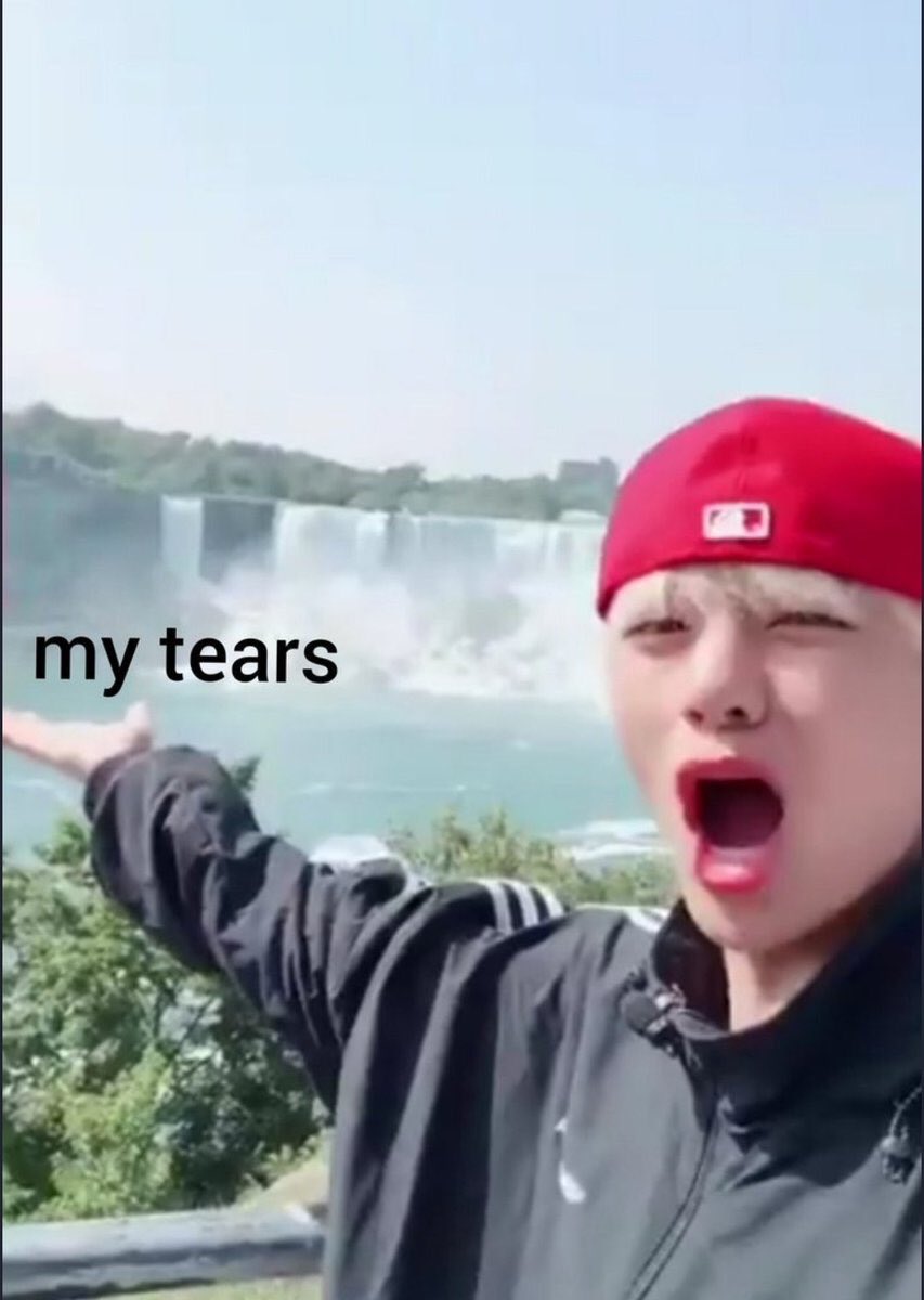 00chocxlatemilk's tweet image. #10YearsOf1D #10YearsOfOnedDirection

Louis che tagga Zayn:
Io: