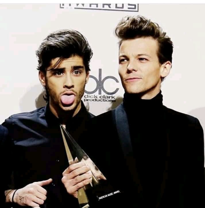 1DManilaHQ's tweet photo. LOUIS MENTIONED ZAYN
I'M. FINE
LOUIS MENTIONED ZAYN
I'M. REALLY. FINE
LOUIS MENTIONED ZAYN
I'M. SHAKING
LOUIS MENTIONED ZAYN
I'M. CRYING

ZOUIS. ZOUIS.ZOUIS.

#10YearsOf1D #10YearsOfOneDiretion https://t.co/qdbXnJF2T7