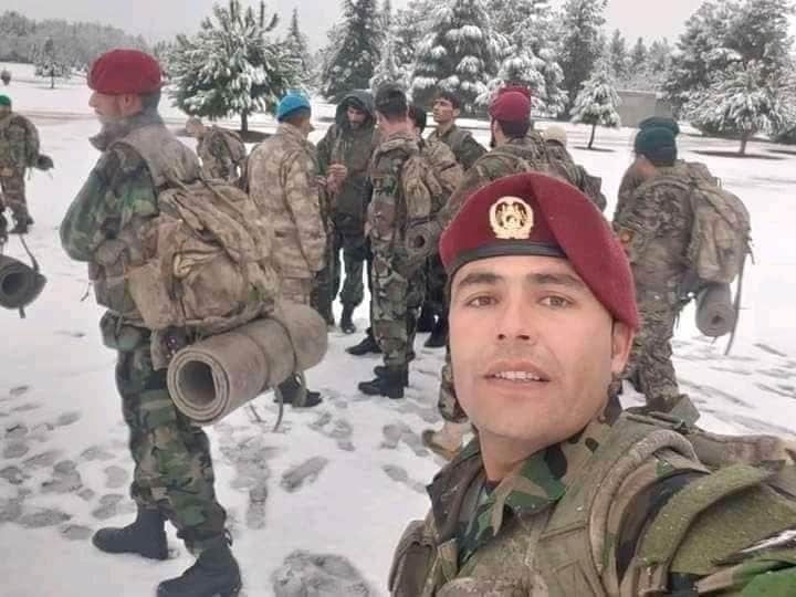 ImranMobarez's tweet photo. د ځـوان اسيد الله وزير نوميږى دشمالى وزيرستان دى چى دافغانستان په کمانډو ځـوکونو کي وظيفه درلودلى چه هغا بل ��رځ دى وطن دى دوښمنانـو په بريدى کى شهيد شوى https://t.co/qydVQVo9Xe