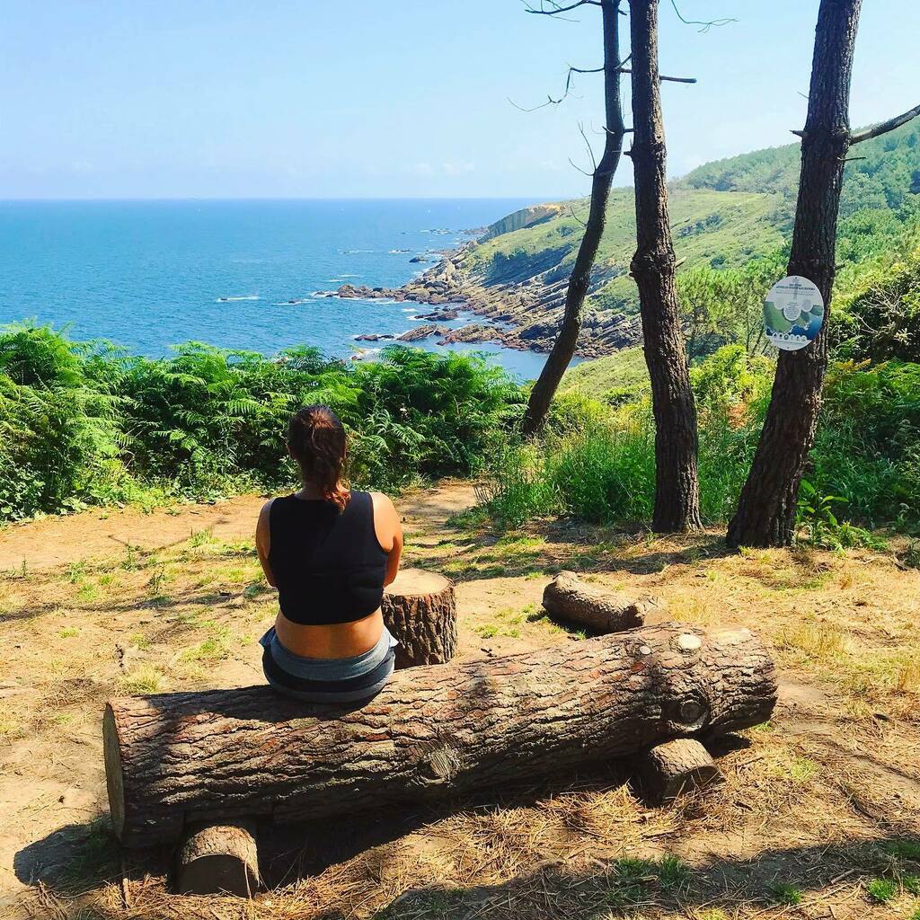 OhMyGaelle's tweet photo. Euskadi Egun 2. Partir en rando sur la GR121 et profiter de superbes vues sur la côte Atlantique 🇪🇸🌊⛰ #hondarribia #hike #euskadi #spain #vacances #visitspain #montjaizkibel #fontarrabie #espana #paysbasque #espagne #randonnée #gr121 #ocean #view #nature https://t.co/9hcLMhPk5m https://t.co/nNJbTLBbIk