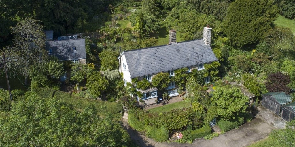 JacksonStops's tweet photo. An absolutely delightful Devon Longhouse with converted #linhay, occupying a magical private setting.
Launched by our #Taunton branch with a guide price of ยฃ650k. Click to enjoy its charms.
https://t.co/dAUltBERl2 https://t.co/hVE9GFErTM