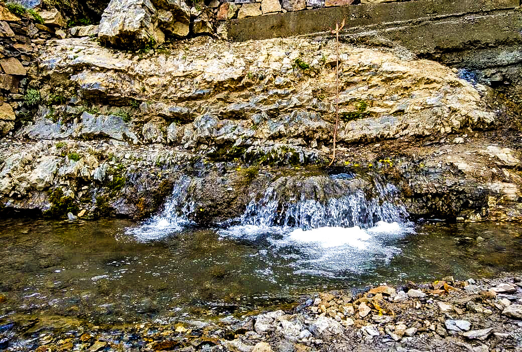 Rudder Ganga also known as Dessa Stream. The origin of this stream is from a rock at Chandreni ( Chanda Rani) which is about 20-25 kms from Dessa valley of Siraj. Usually the streams originate from Glaciers but this stream is unique as its origin is from 5 apertures of a rock