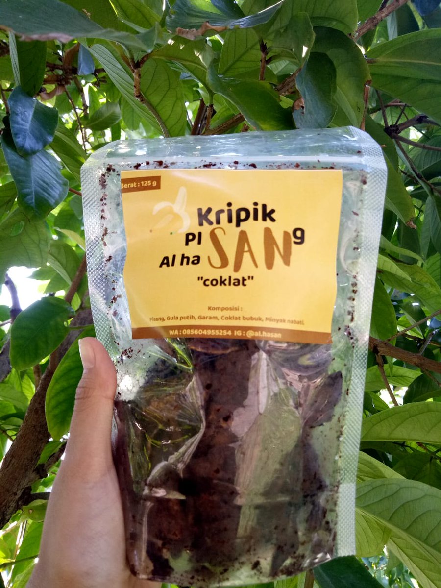 CoklatKripik's tweet photo. Yang blom nyobain harus nyobain ini nih 
KRIPIK PISANG COKLAT 
#malamjumat https://t.co/0W3xK2i1G1