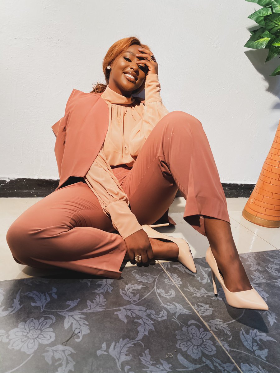 jenniferlami_'s tweet photo. BOLADE Suit Set https://t.co/k6HDmtbk44
