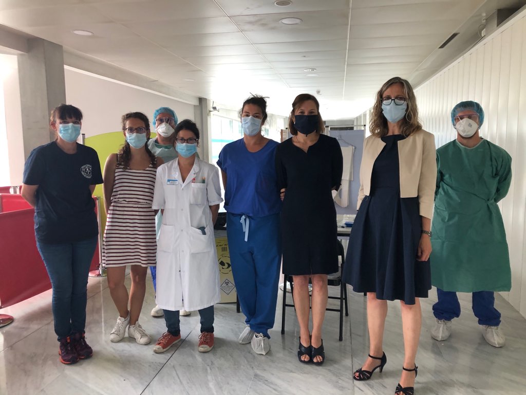 CHUBordeaux's tweet photo. Jusqu'au 15/08 opération dépistage #COVID19 gratuit & sur la base du volontariat à l'aéroport de #Bordeaux.Objectif: limiter l'importation & la diffusion du virus en cassant ses chaînes de transmission.Merci aux équipes du @CHUBordeaux mobilisées!🙏Infos▶️ https://t.co/JykUYqm4GF https://t.co/UBOxbvNSxh