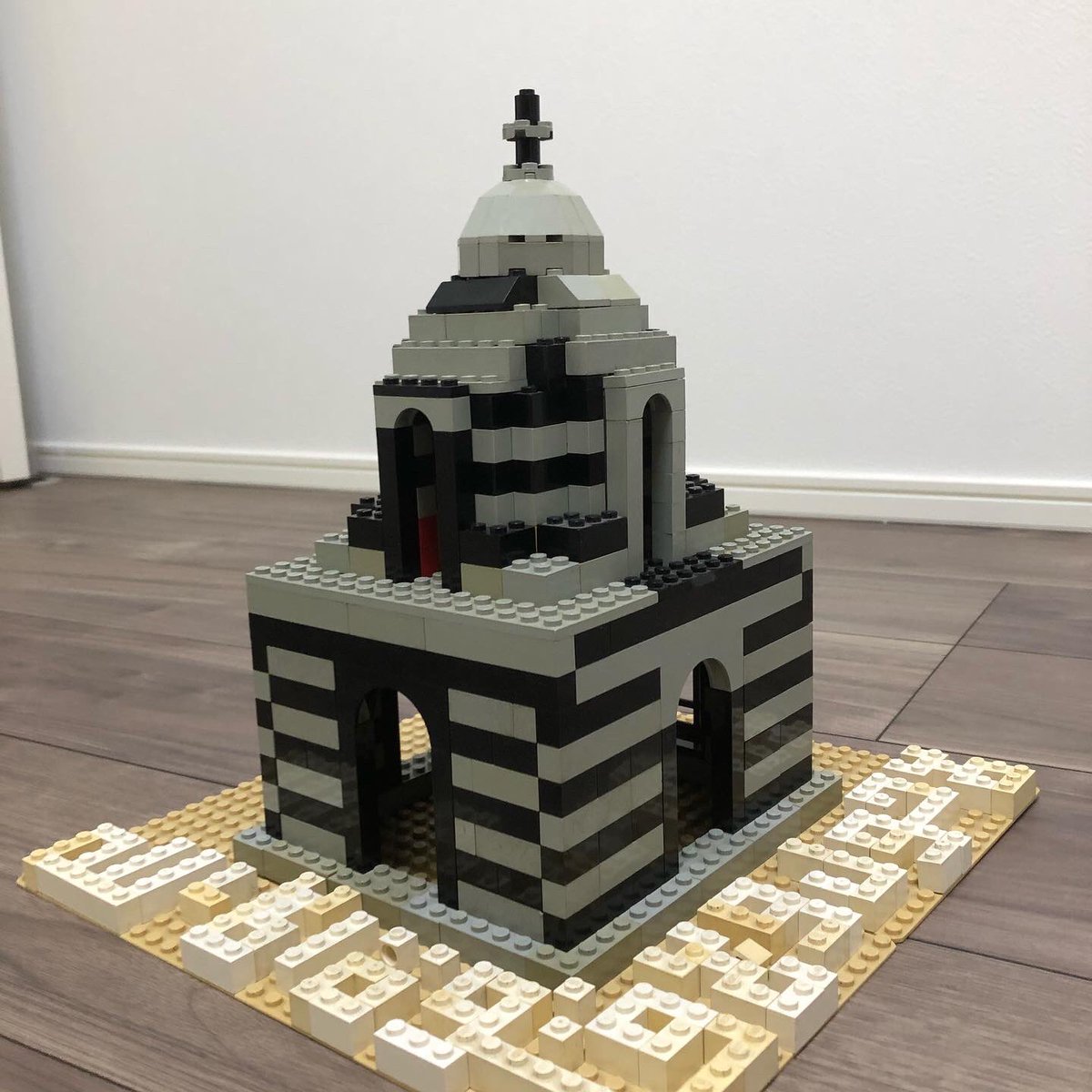 コロナ自粛空気と育休で家にいる時間が長いので、カイロにあるイブントゥールーンモスクを作ってしまった。5時間かかってた。娘を楽しませるために始めたはずが、オレがのめり込んでた。きづいたら娘どっか行ってた。