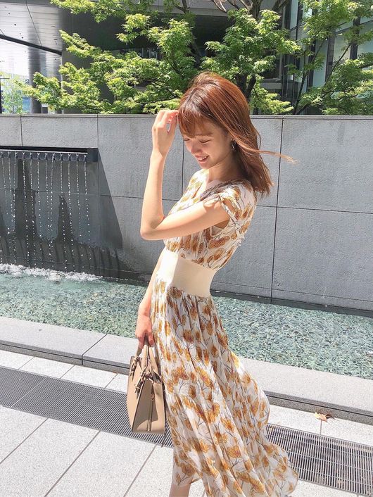 Mercuryduo 公式通販runwaychannel 透け感とシャーリングで上品に ウエストリブマジョリカプリーツマキシワンピース 13 0円 税込 T Co F5e245ak8t Mercuryduo マーキュリーデュオ T Co Gbk4nn1ild