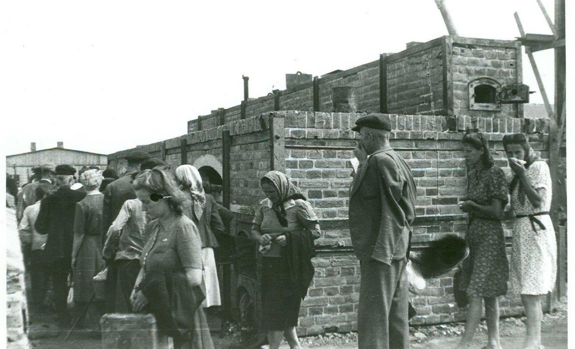roque7x's tweet photo. 23 lipca 1944 r. - wyzwolono obóz koncentracyjny na Majdanku, na terenie którego Sowieci natychmiast utworzyli obóz filtracyjny NKWD dla żołnierzy Armii Krajowej i Narodowych Sił Zbrojnych, wykorzystując w tym celu infrastrukturę hitlerowską. #Historia #23lipca https://t.co/R3ax5vq0yJ