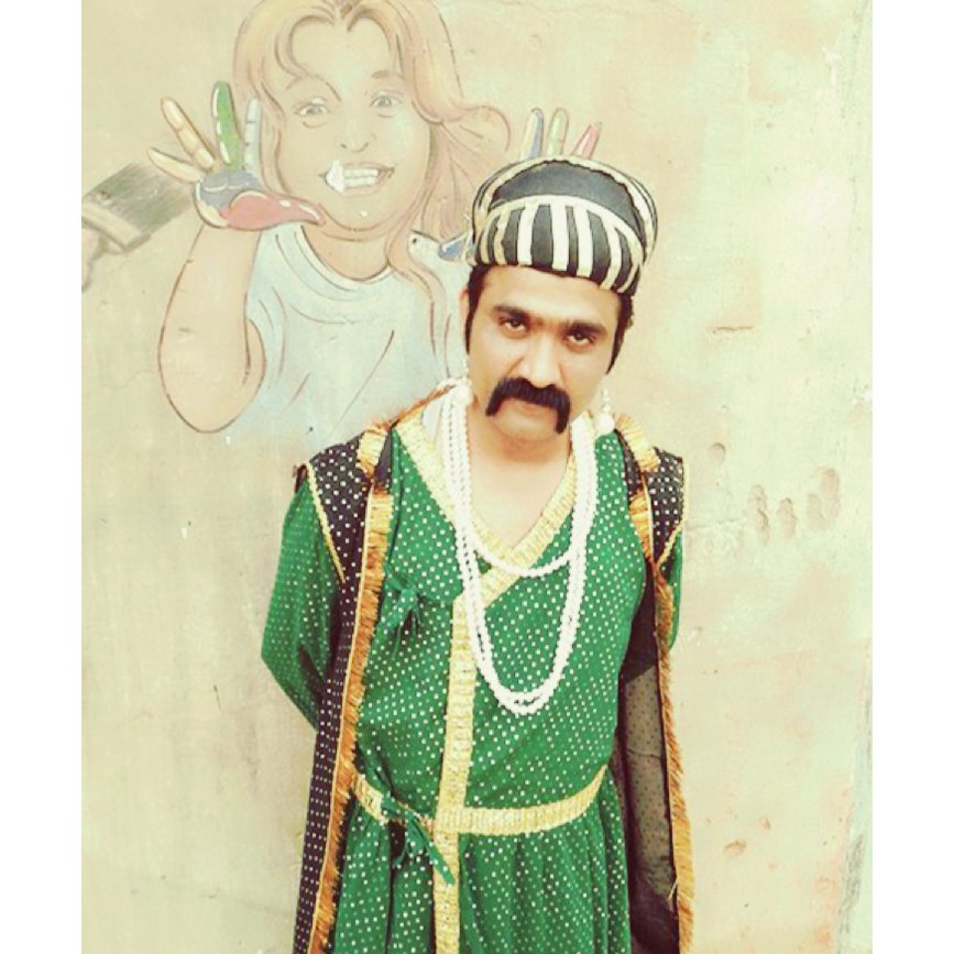 एक राजा अपने साथी मित्र को कभी भी राजा बनने का मौका नहीं देता। क्योंकि उसको प्रतिभाशाली मित्र के अंदर भी एक चाटुकार व्यक्ति की झलक दिखाई देती है। इसलिए उसकी योग्यता को दर किनार कर दिया जाता है।युगों युगों से राजा भी असुरक्षा की भावना से ग्रस्‍त रहा है।
#घी #मक्खन #तेल #तलवार