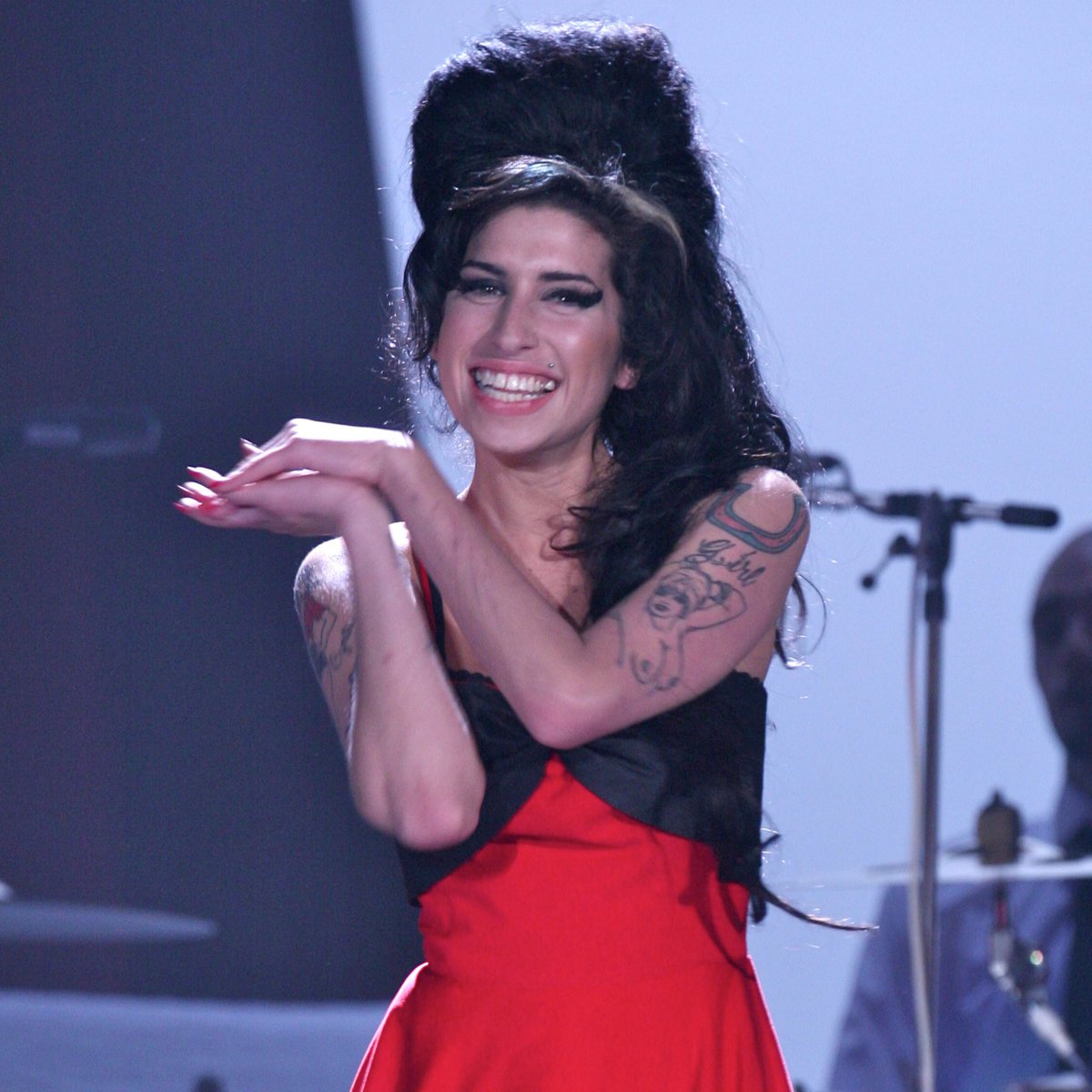 BRITs's tweet photo. Today marks 9 years since the deeply saddening death of Amy Winehouse. Her impact and presence are still felt years on and we feel honoured to have had her perform on our stage and to have presented her with the British Female Solo Artist award in 2007 ❤️ https://t.co/IzKOZ6f7fA