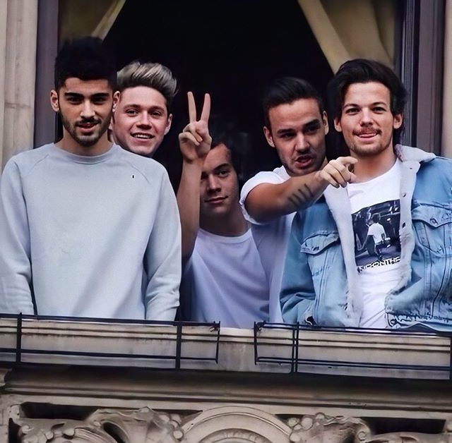 rielleswift's tweet photo. We stan the right Boys💖 #10YearsOfOneDirection #onedirection10years #18MonthsMyAss https://t.co/7pQ2ESREnE