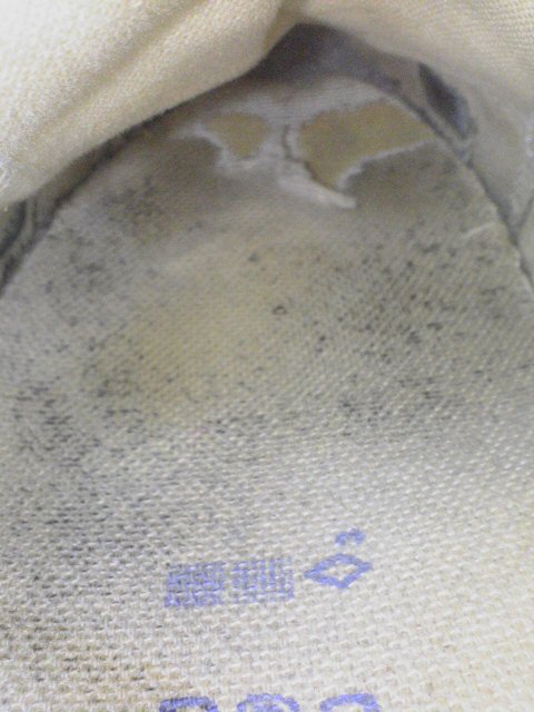 Egyptian_type's tweet photo. スリッポンの娘のハイカット23cm
数日後にまた撮影。
こちらのほうが中敷きの様子が見やすい。

#靴フェチ　#中敷フェチ　#指跡　#usedconverse https://t.co/DEkCFb6hyp