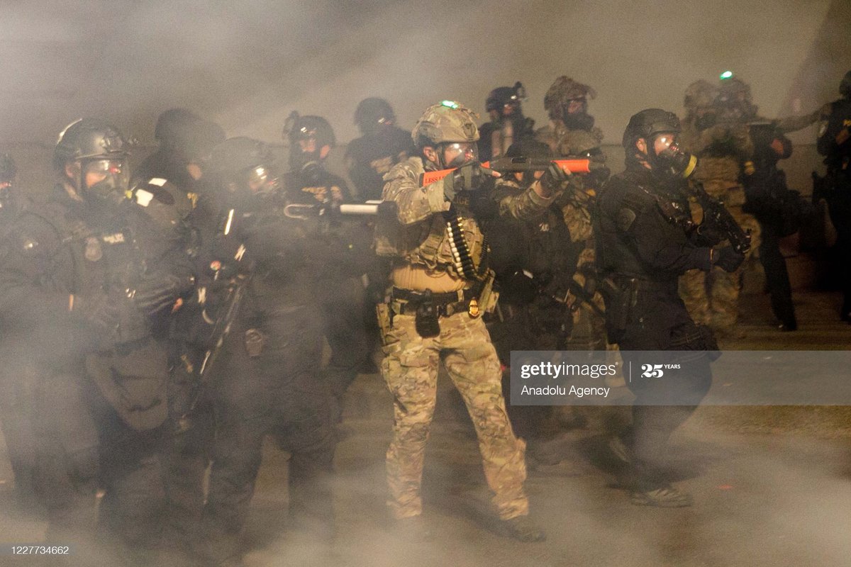 DHS FPS an (I think) Marshals SOG during  #PortlandRiots, from left to right FN-303, less-lethal shotgun (870?), and HK GLM 40mm