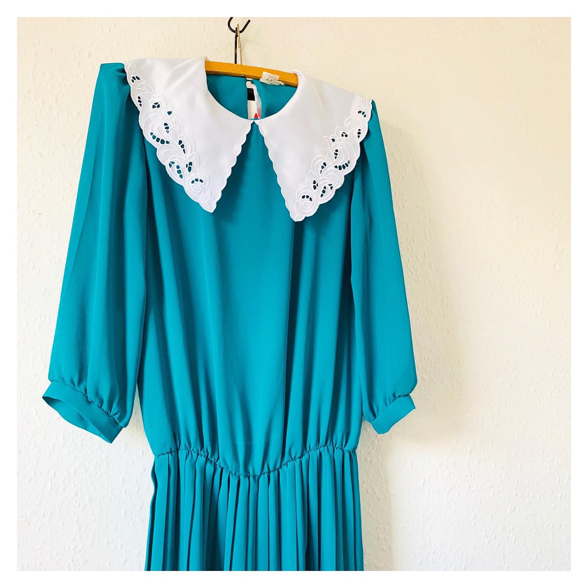 Joey_X_Doris's tweet photo. That collar♥️
All I’m sayin’ @avirtualvintagemarket
#joeynevermetdoris #pilgrimcollar #massivecollar #statementcollar #vintagecollar #vintagedress #vintageknit #pastelpink #palepink #avirtualvintagemarket #bigcollardontcare #bigcollardontholler https://t.co/DTPYV5NyDH