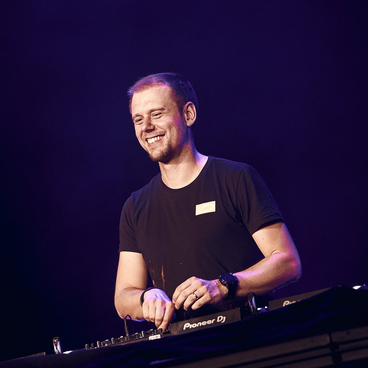 asot's tweet image. Turn your speakers up and get your smile on - it's #ASOTDAY! We've got loads in store for you tonight on #ASOT974 so make sure to tune in as @arminvanbuuren &amp;amp; @rubenderonde take you on a journey through Trance &amp;amp; Progressive, tonight at 20:00CET! #Trance #ASOT