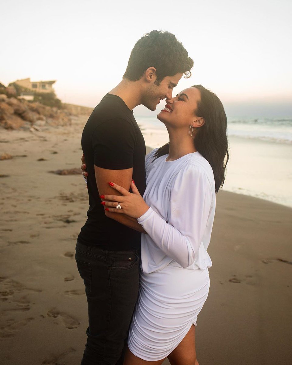 ValouGreece's tweet photo. She looks so truly happy!! I'm so happy with her happiness... Two years ago her life was in danger, and now, two years later, she got engaged, looks so beautiful and full of joy... That's everything to me #DemiandMax #Demigotengaged https://t.co/YvM3PtGLkK